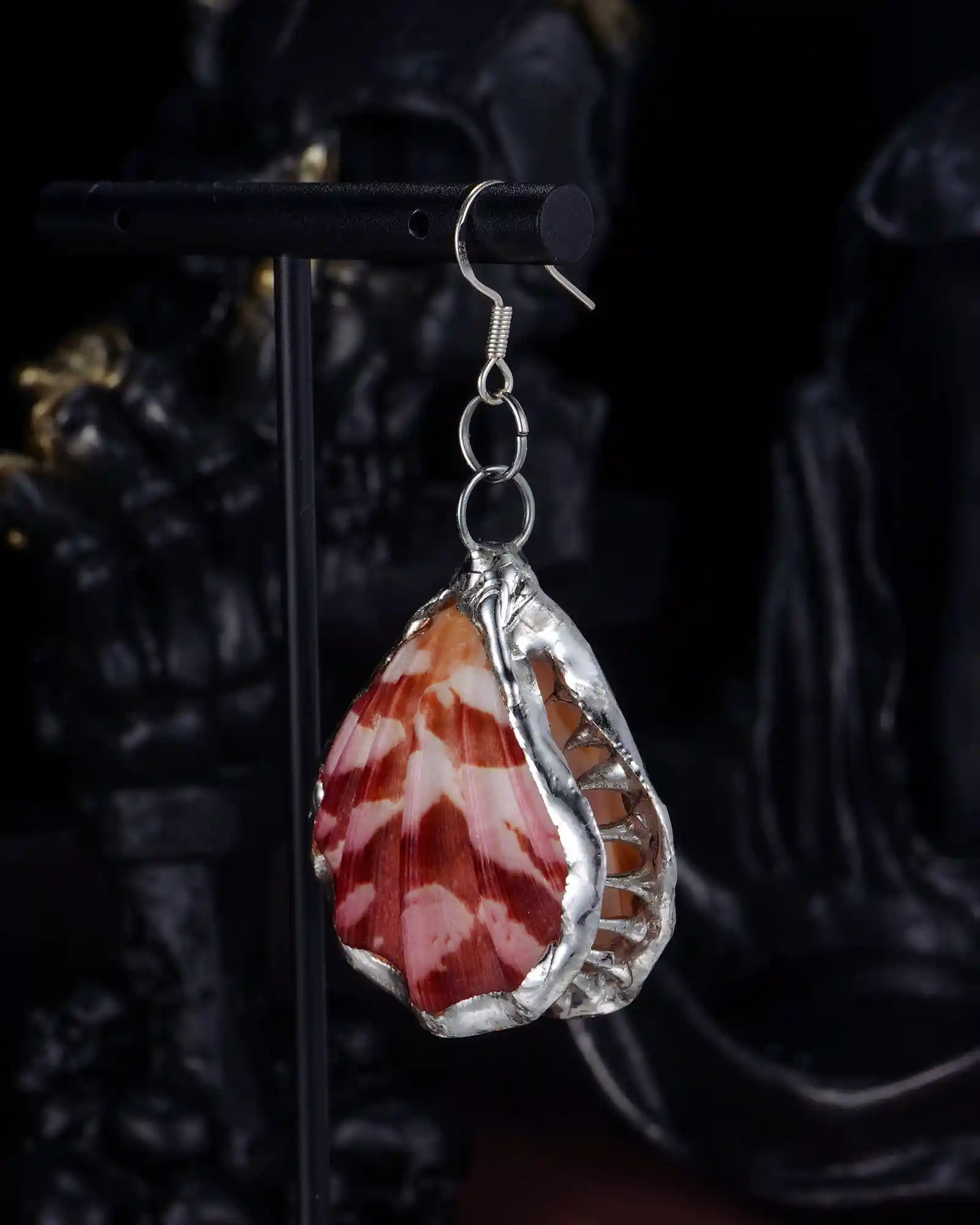 [One Earring Only] Flesh Lily, Eerie Handcrafted Seashell Earring