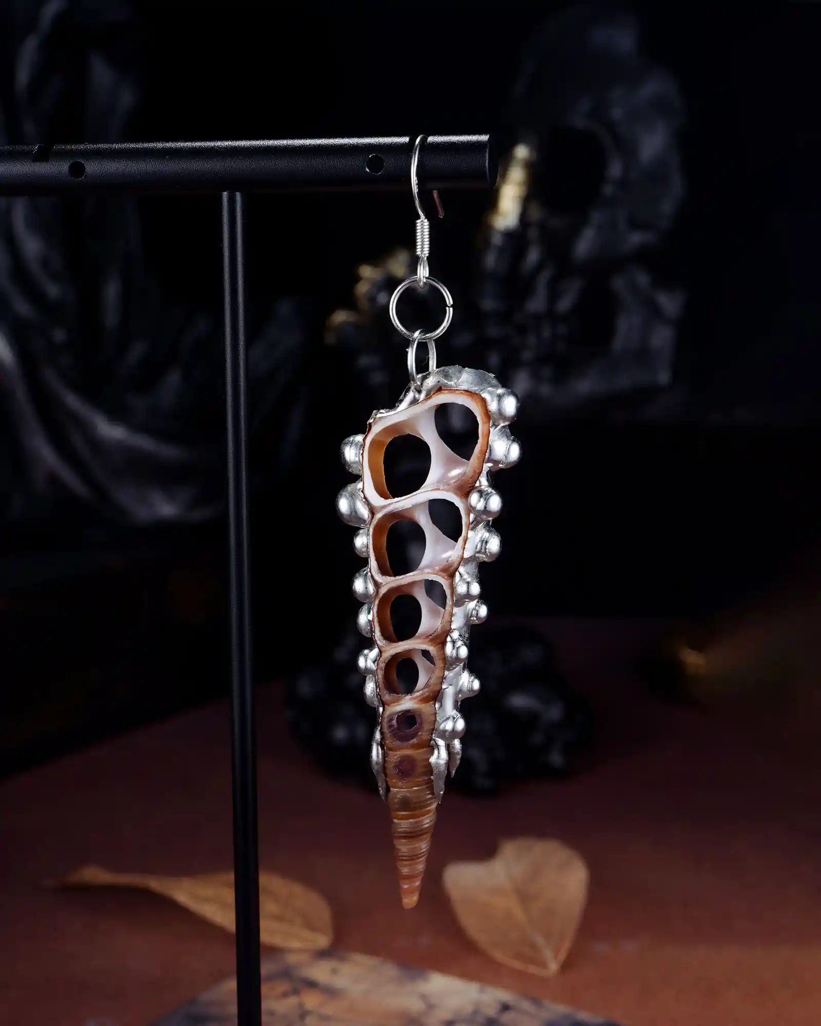 [One Earring Only] Oblivion Pin, Haunting Soldered Seashell Earring